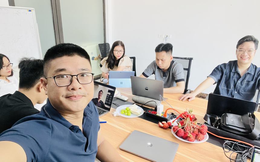 Làm việc cùng đội nhóm